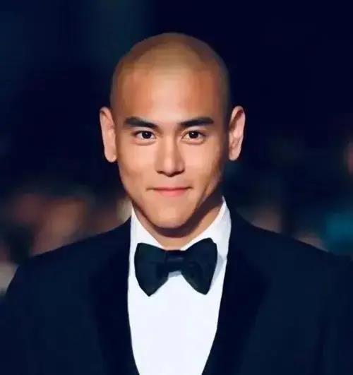 光头明星网红结婚,甜蜜婚礼引网友热议