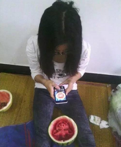 吃小瓜会黑吗会变黑吗女生,吃小瓜真的会导致女生变黑吗？