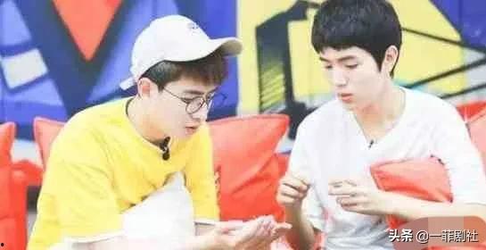 娱乐圈吃瓜贴吧最新消息,某明星恋情曝光，背后真相令人震惊！