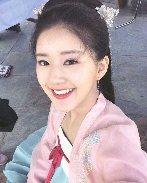 娱乐圈吃瓜直播间赵露思,娱乐圈吃瓜直播间里的新晋女神