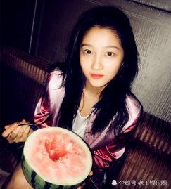 傻大姐吃瓜爆料图片搞笑,搞笑瞬间引网友爆笑连连