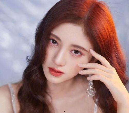 明星网红锁骨发,揭秘明星网红锁骨美学之谜