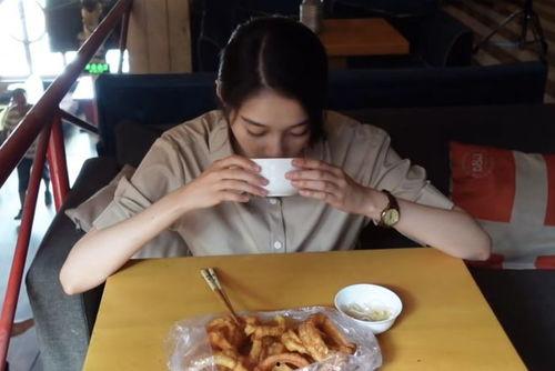 吃美食明星网红,明星网红的味蕾盛宴之旅